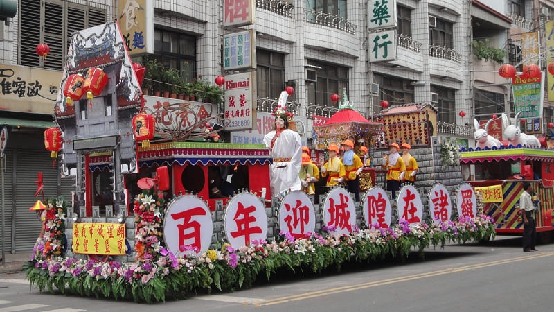 這是嘉義城隍廟的藝閣車