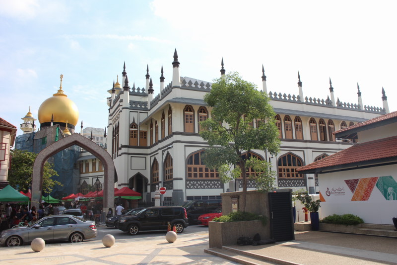 甘榜格南過去是馬來皇族居住地，新加坡最大的蘇丹回教堂，剛好在整修中