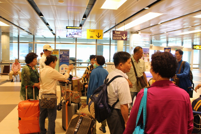 6/18日13:15抵達新加坡樟宜機場由新加坡曾導遊接機服務
