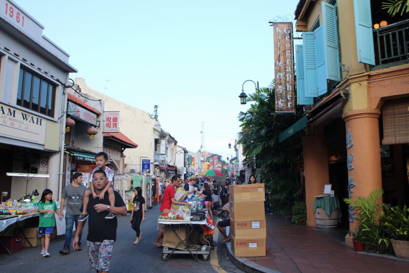 雞場街夜市夜晚人會越多，在馬來西亞買紀念品像鑰匙圈記得在這兒買，比吉隆坡便宜6倍